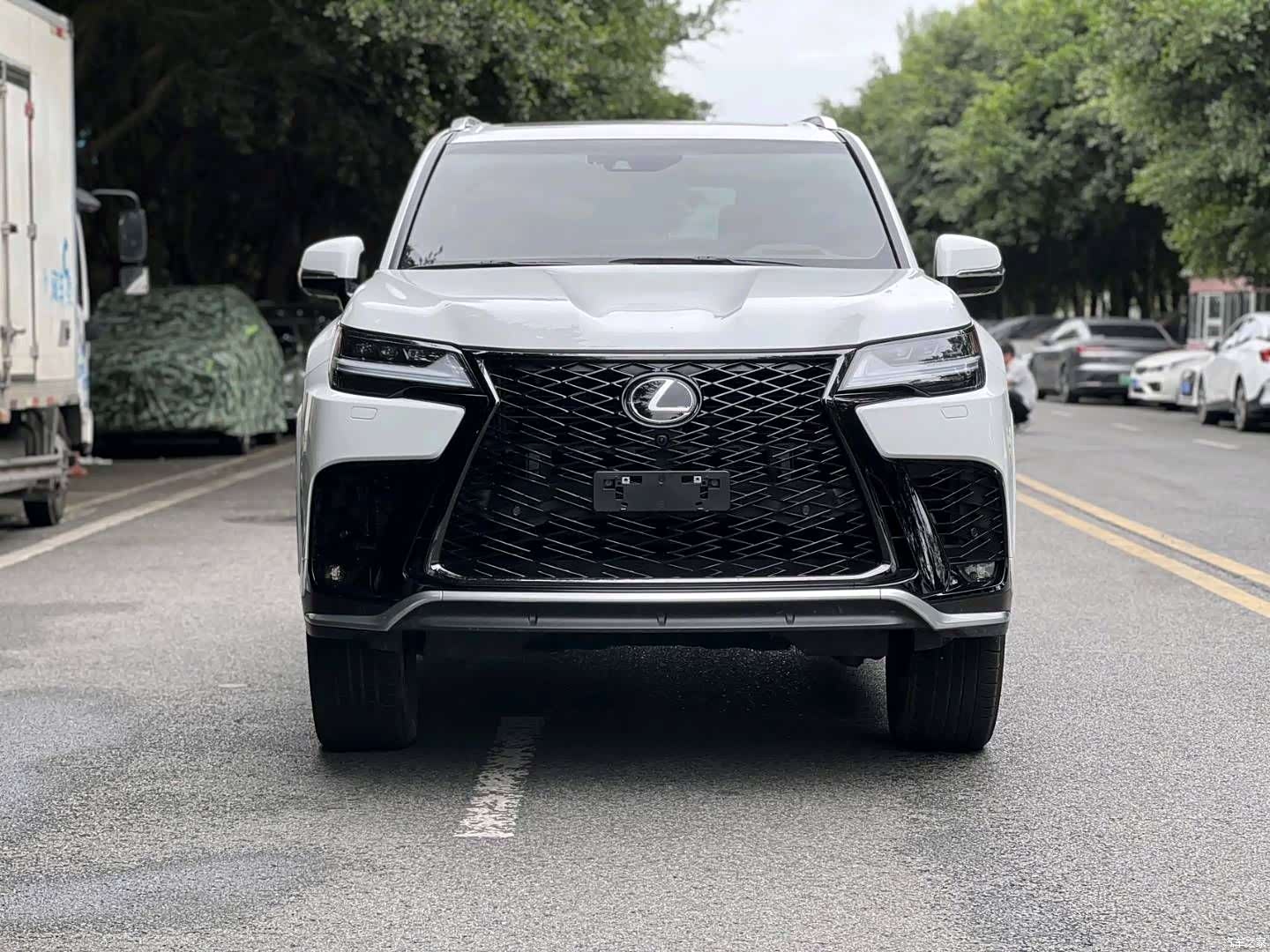 Lexus LX, 2025 2