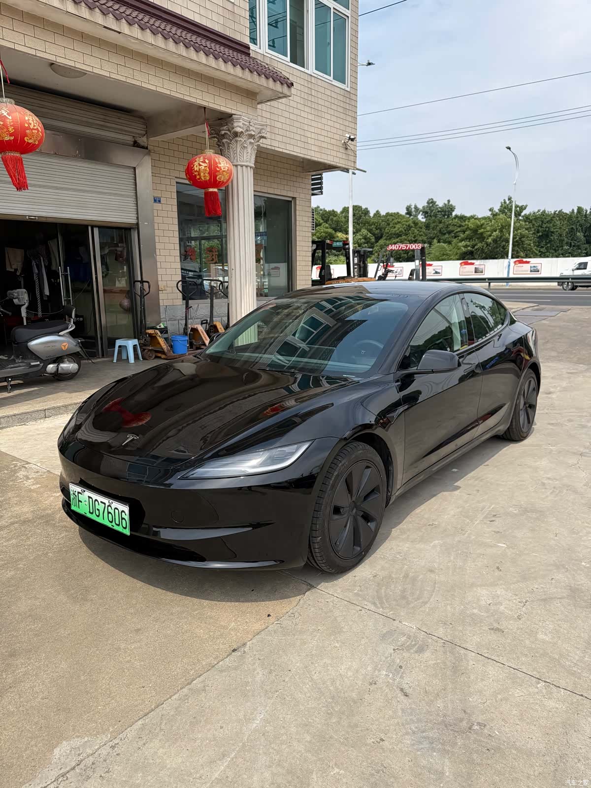Tesla Model 3, 2025 3