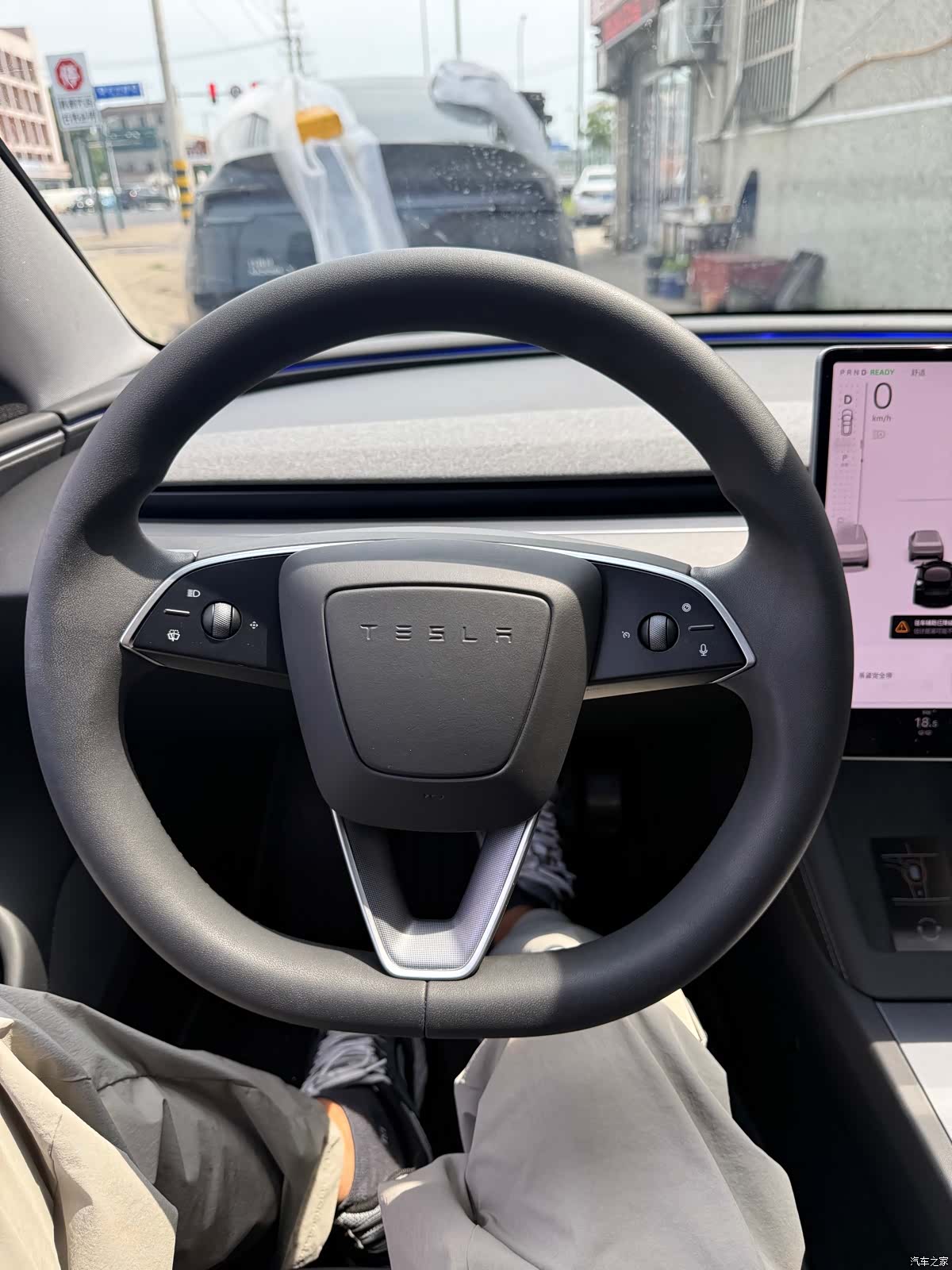 Tesla Model 3, 2025 7