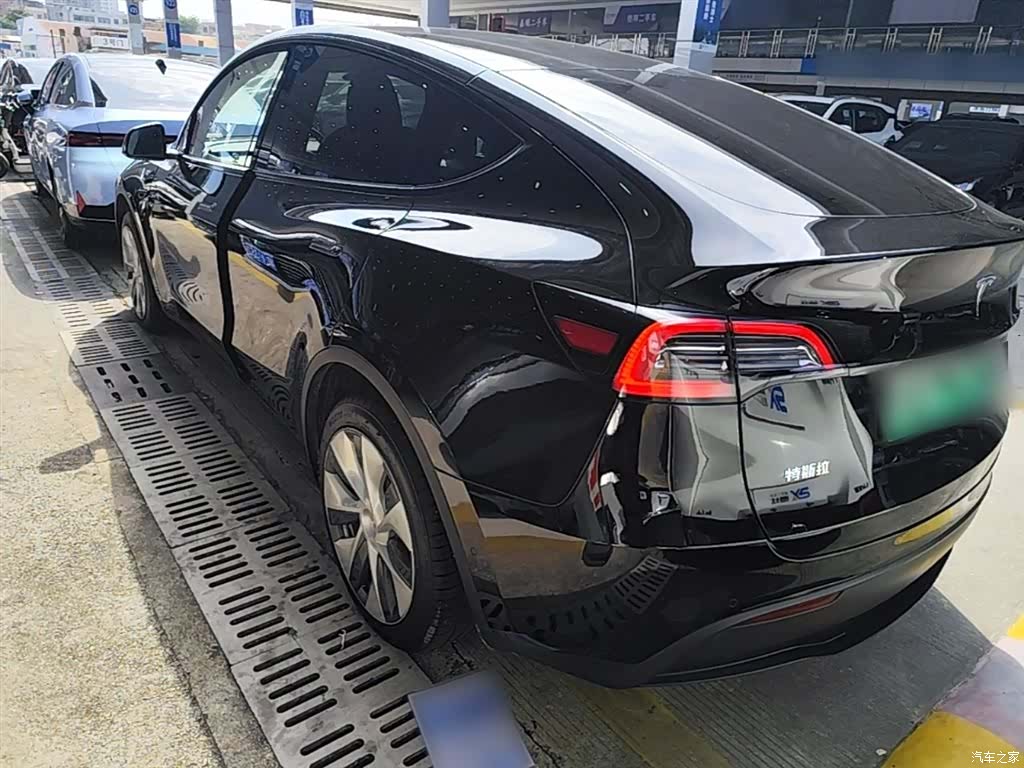 Tesla Model Y, 2023 все фото