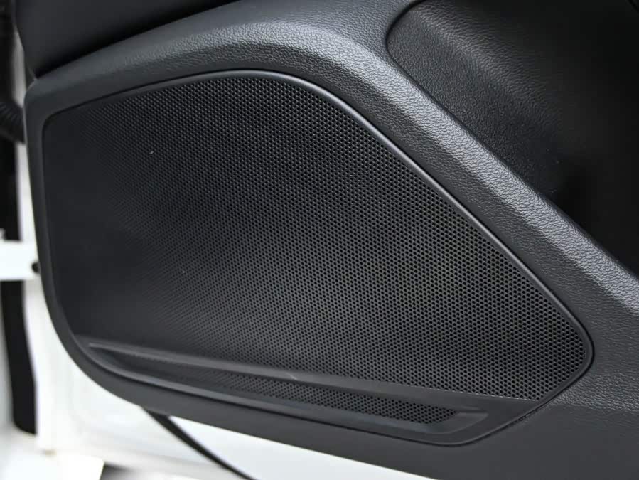 Audi A4L 2021, фото 30
