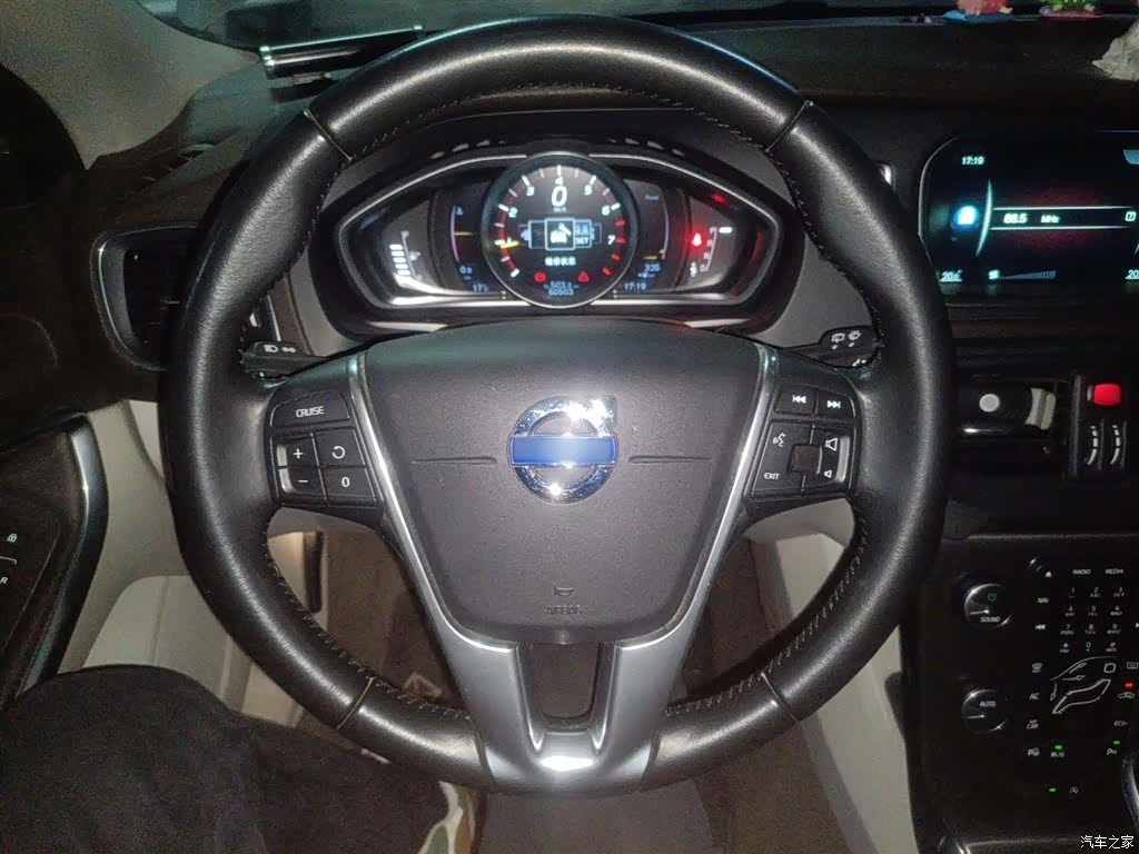 Volvo V40, 2016 3