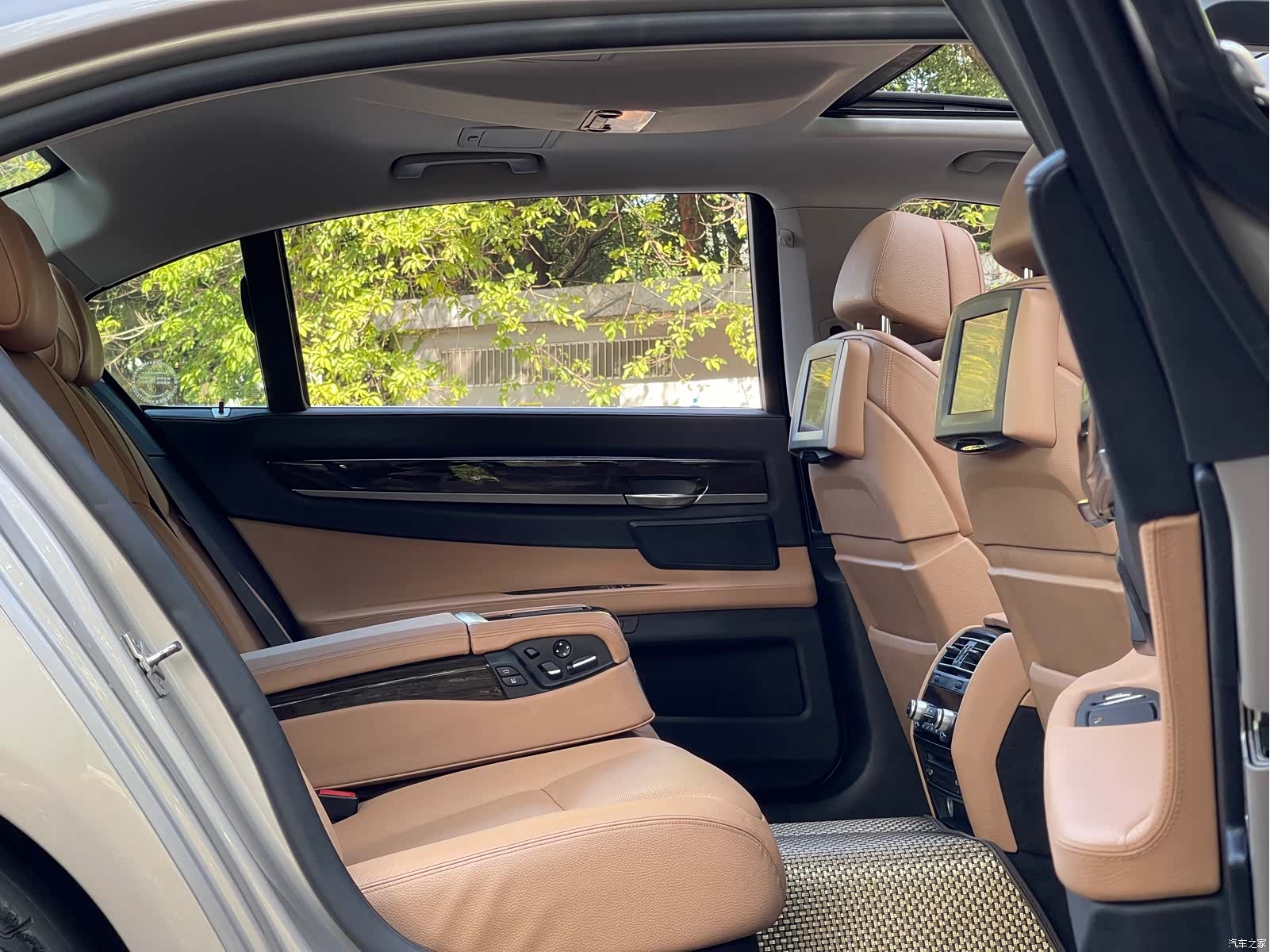 BMW 7 Series, 2011 26