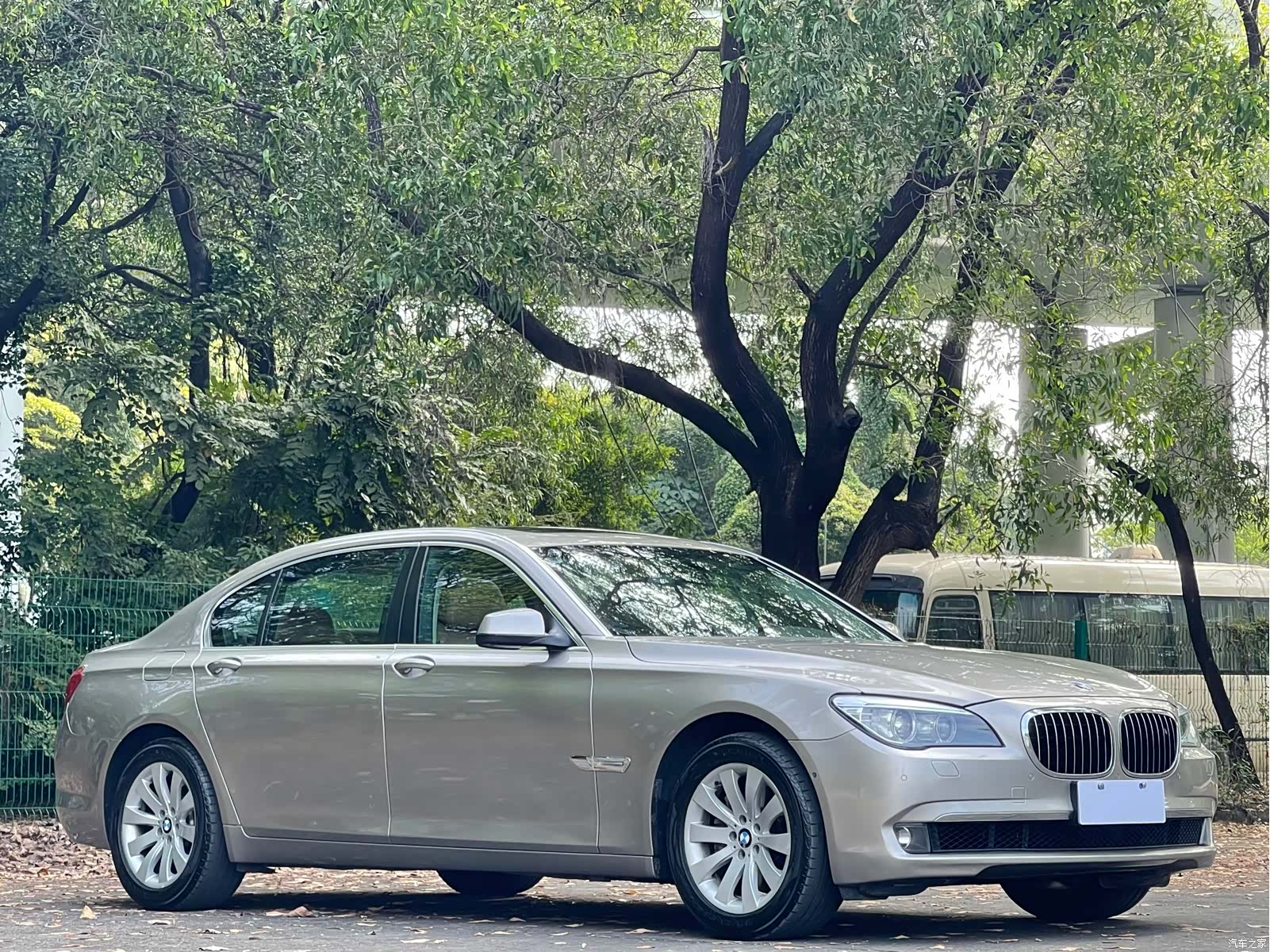 BMW 7 Series, 2011 3