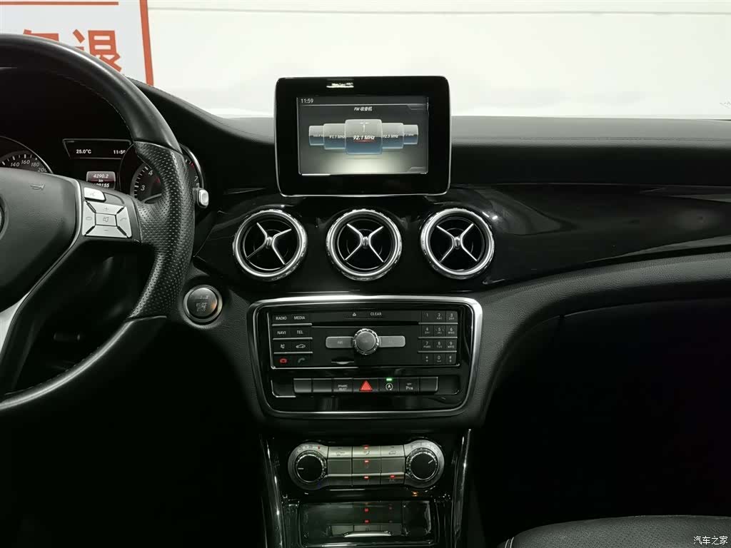 Mercedes-Benz GLA, 2016 12