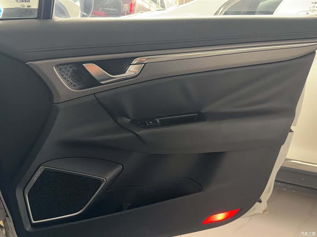 Geely Emgrand, 2017 4