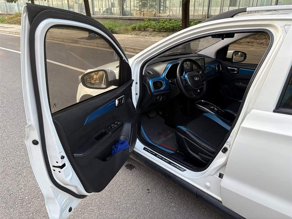 BAIC EC3