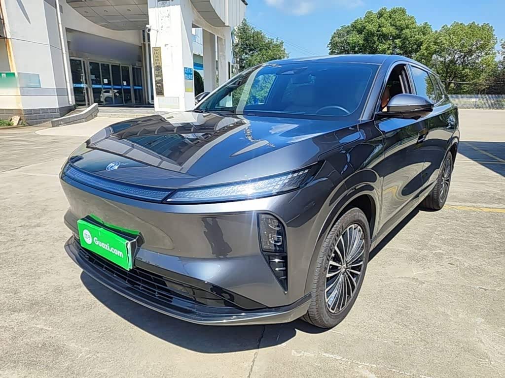 Dongfeng L8