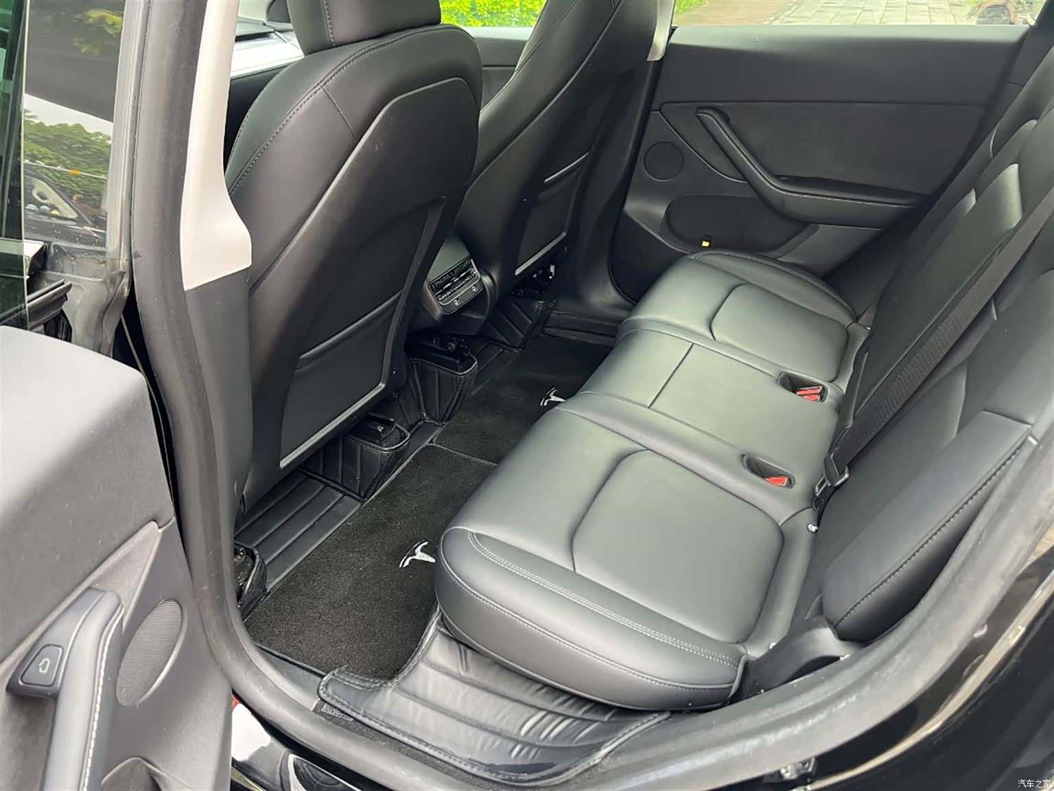 Tesla Model Y, 2023 14