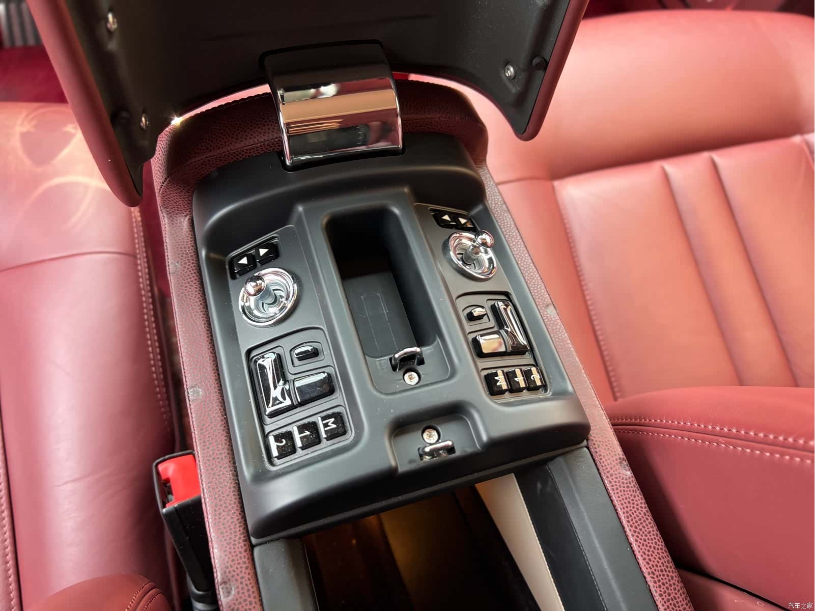 Rolls-Royce Phantom, 2015 21
