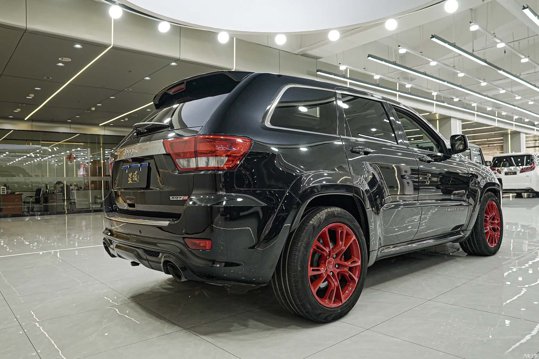 SRT Grand Cherokee, 2012 25
