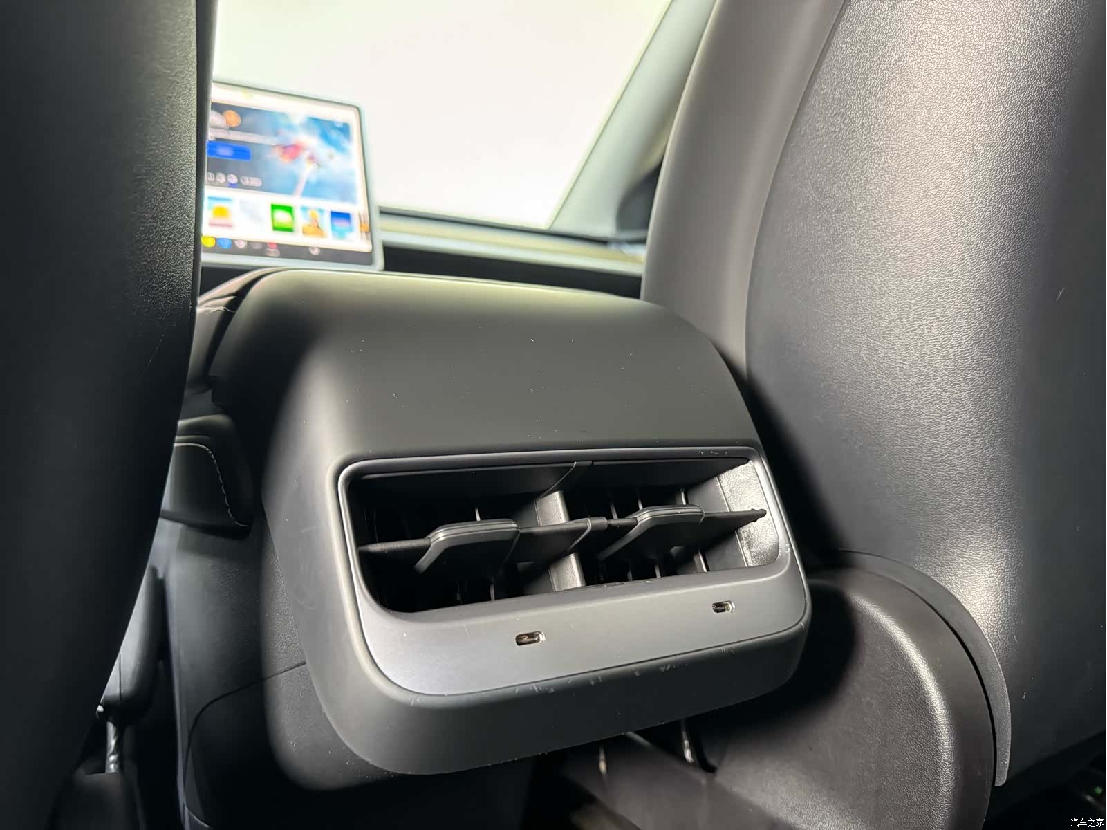 Tesla Model Y, 2022 21