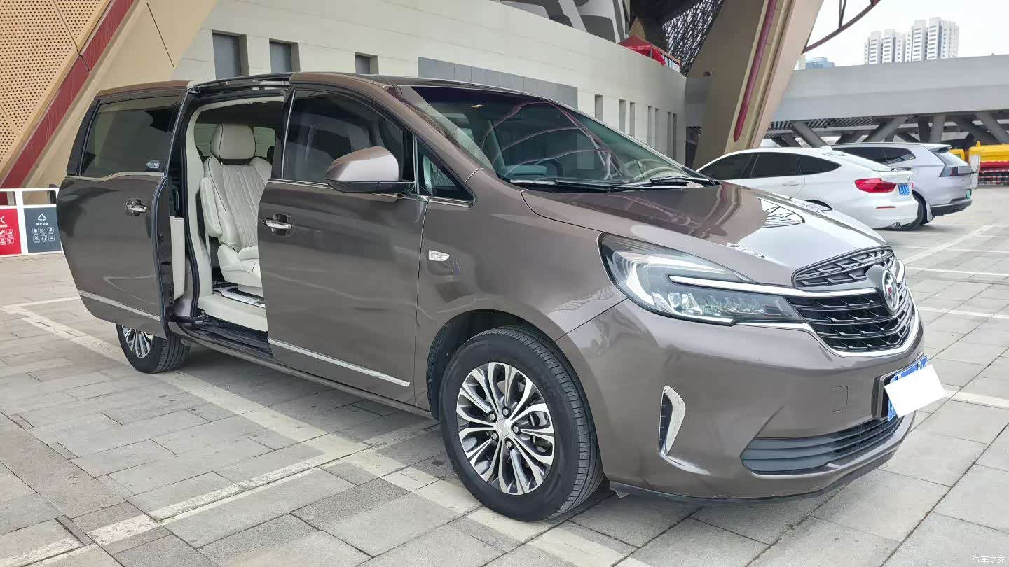 Buick GL8, 2022 3
