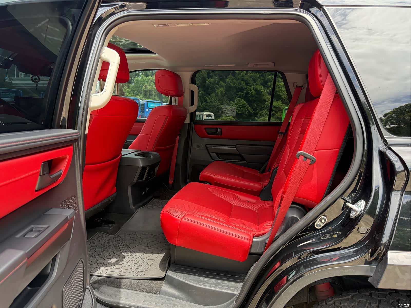 Toyota Sequoia, 2024 11