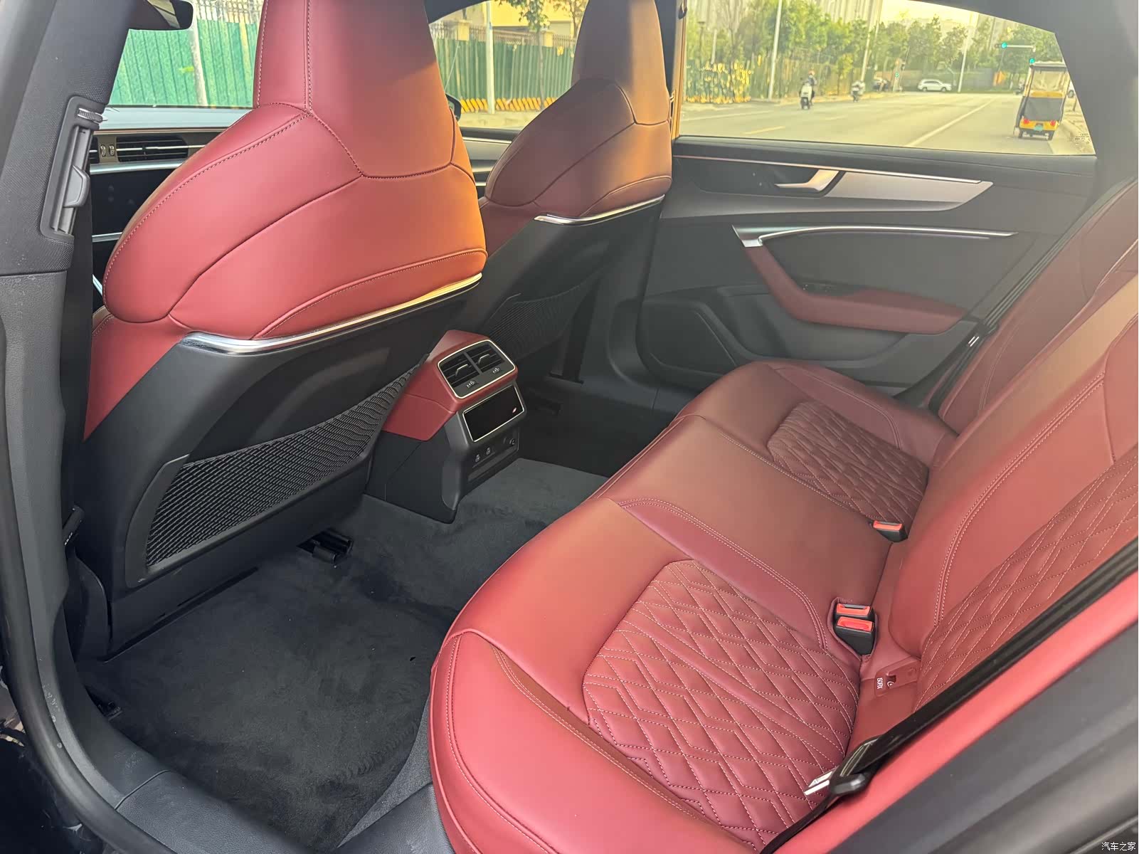 Audi A7L, 2023 все фото