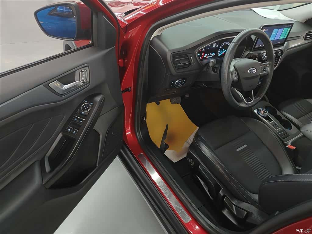 Ford Focus, 2020 12