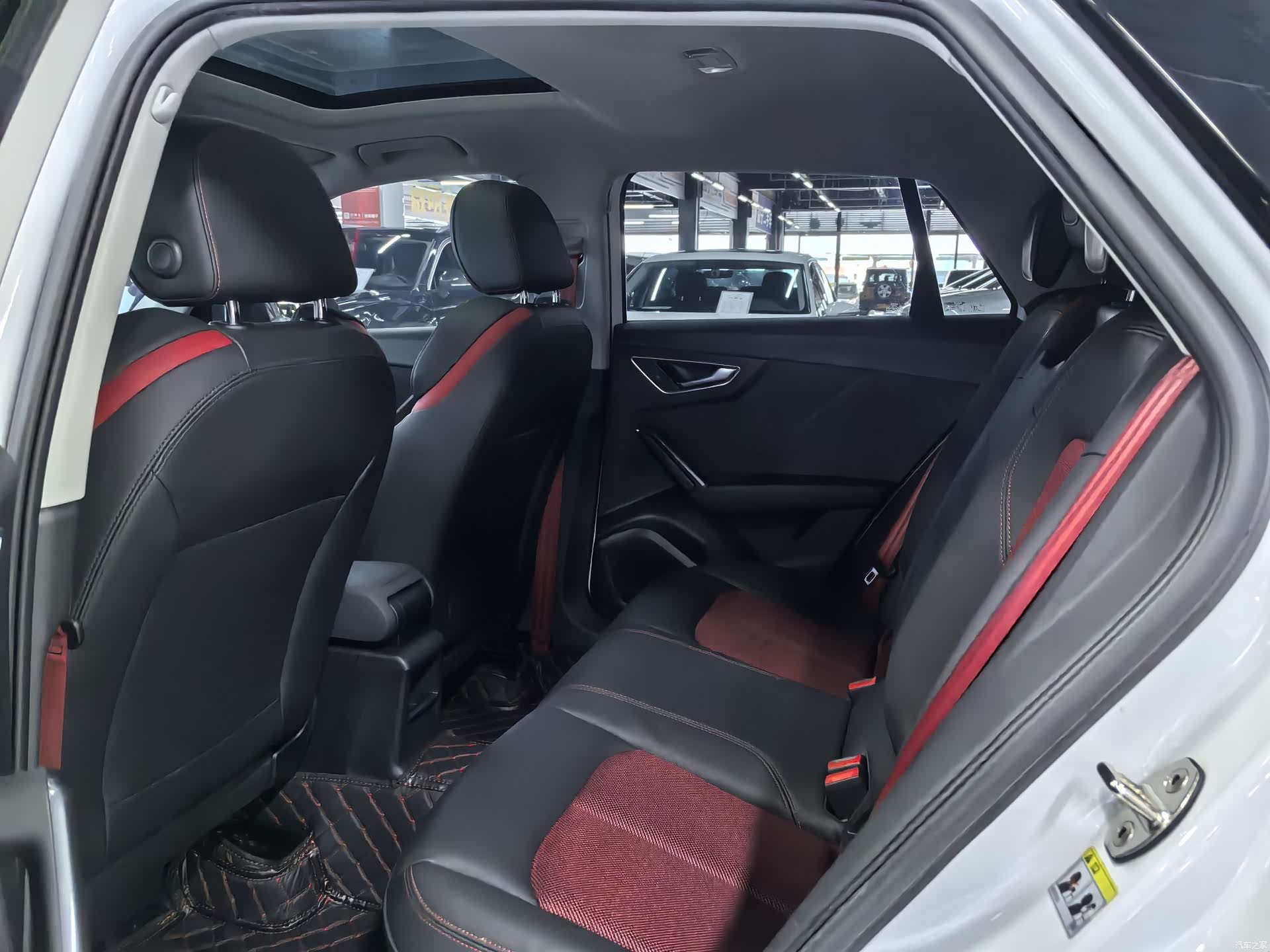 Audi Q2L, 2020 9