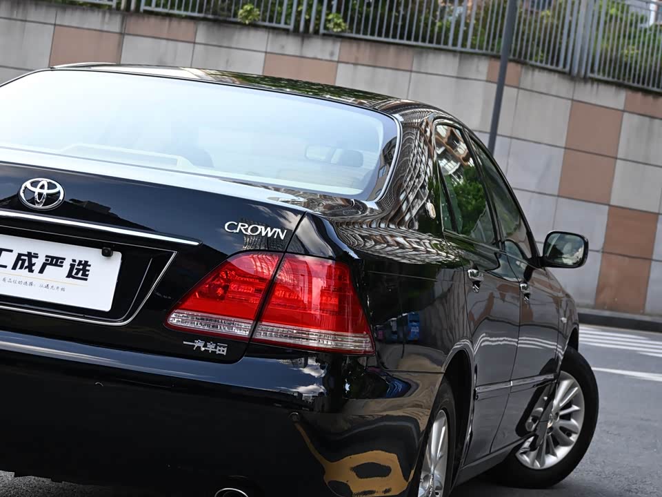 Toyota crown