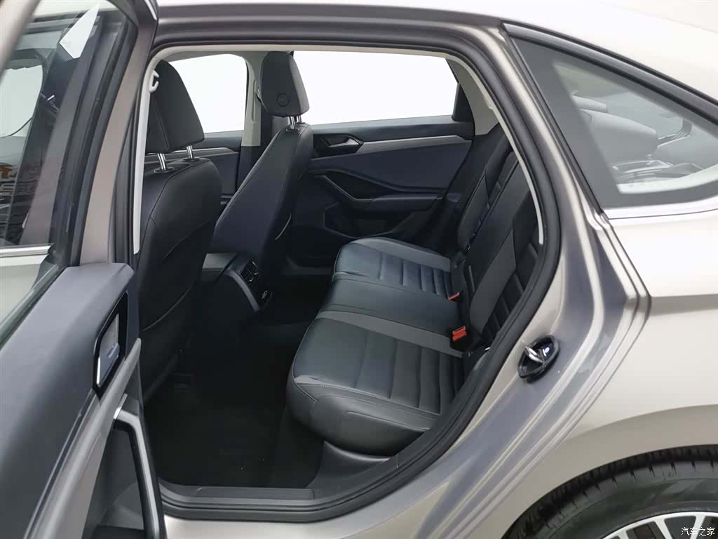 Volkswagen Sagitar, 2020 15