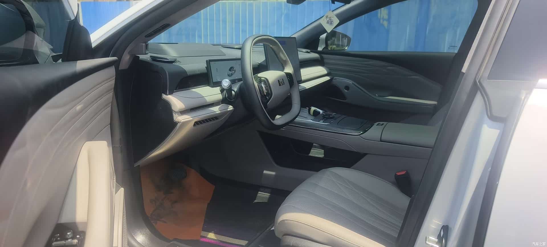Geely 8, 2025 4