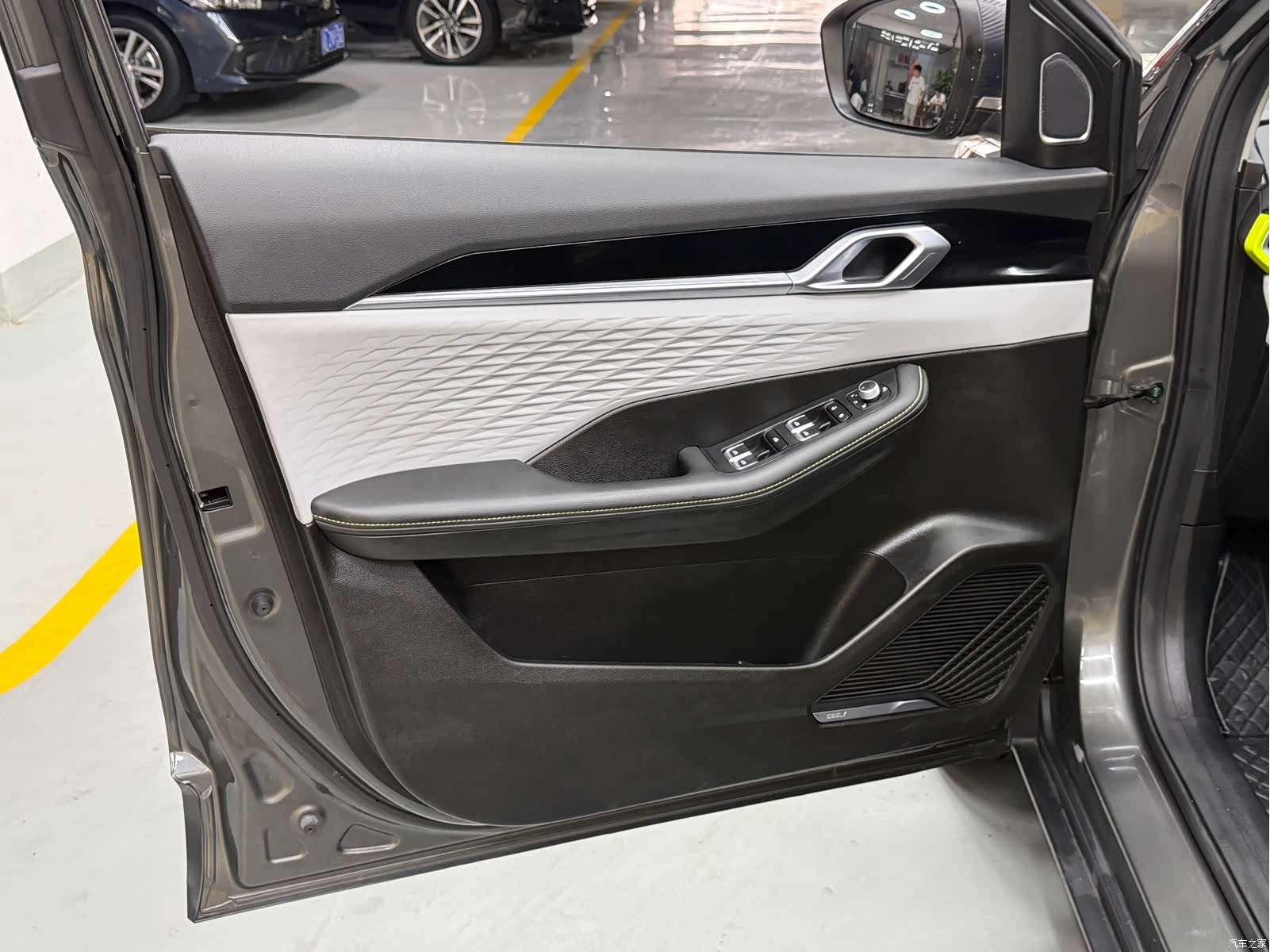 Geely Coolray, 2022 17