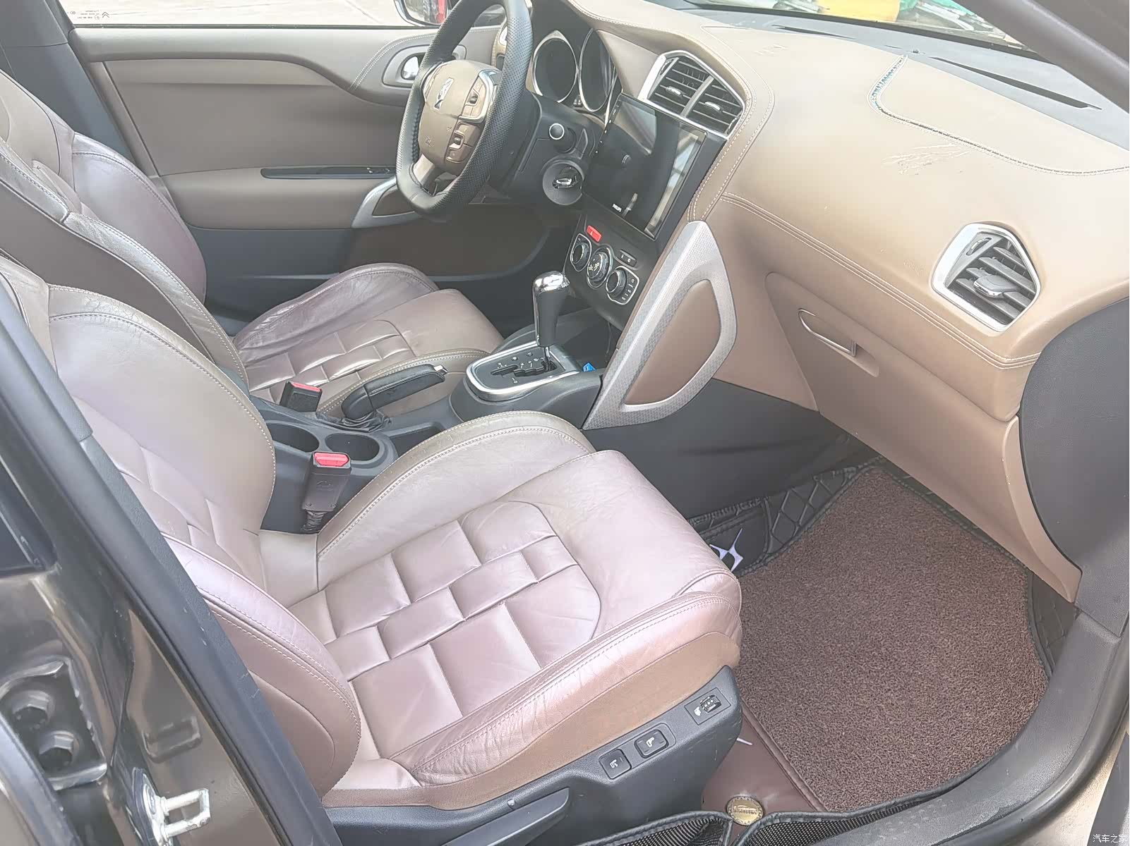 DS 4, 2014 18