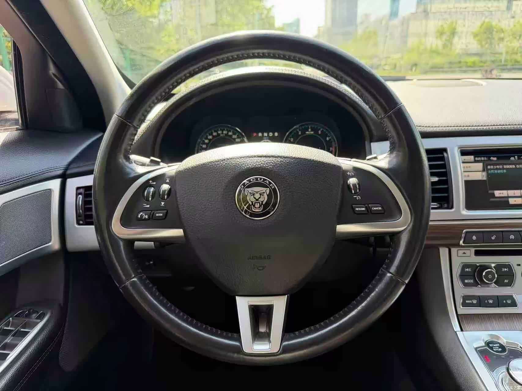 Jaguar XF, 2015 9
