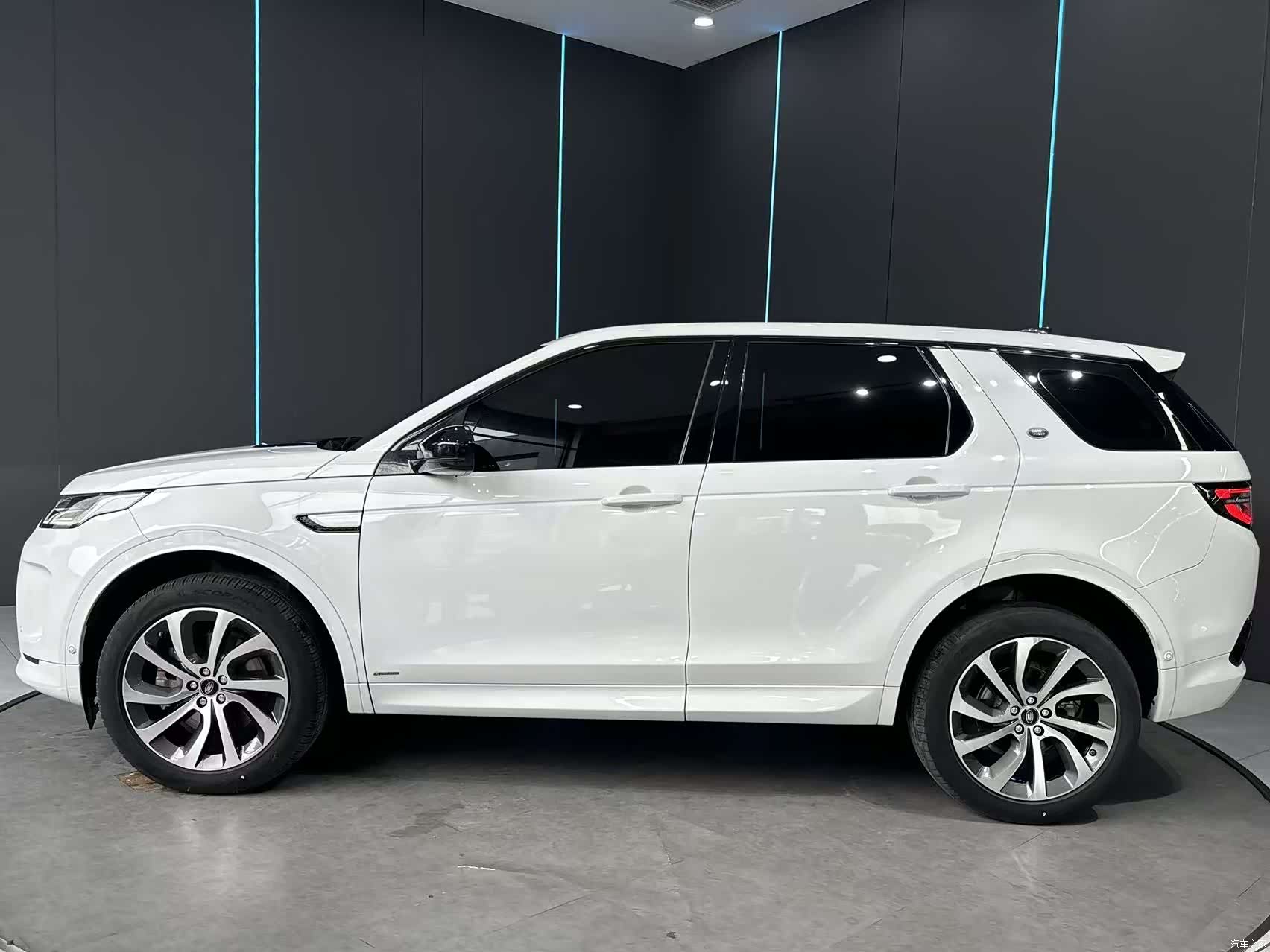 Land Rover Discovery, 2021 4
