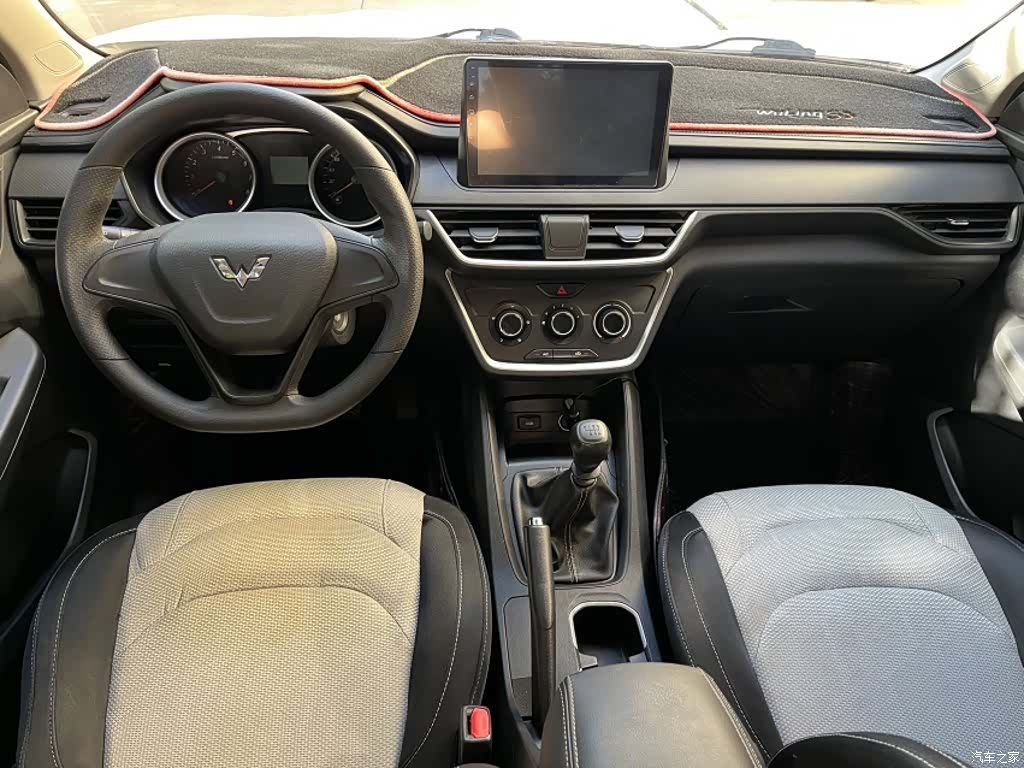 Wuling Hongguang, 2018 11