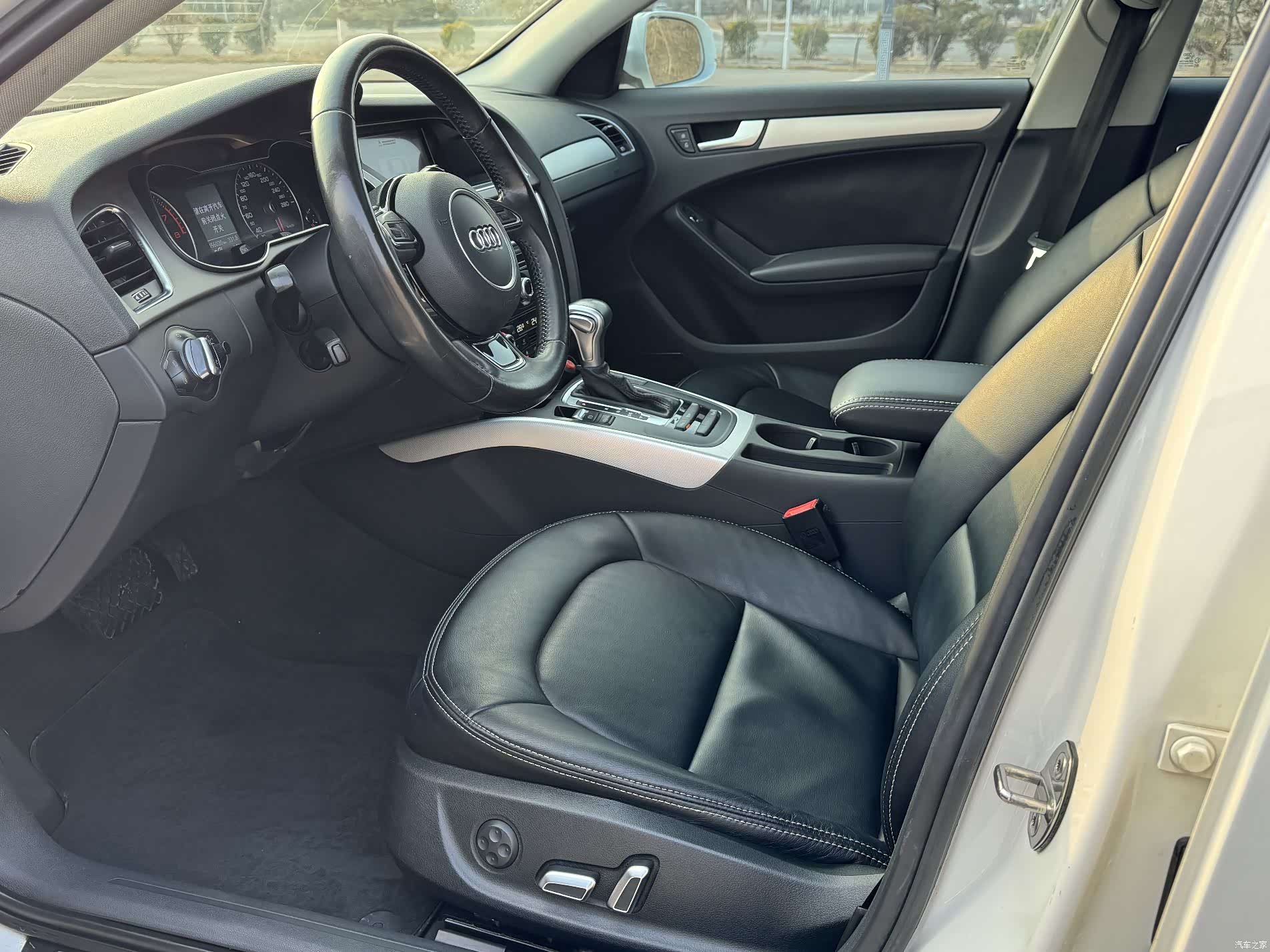 Audi A4L, 2015 11