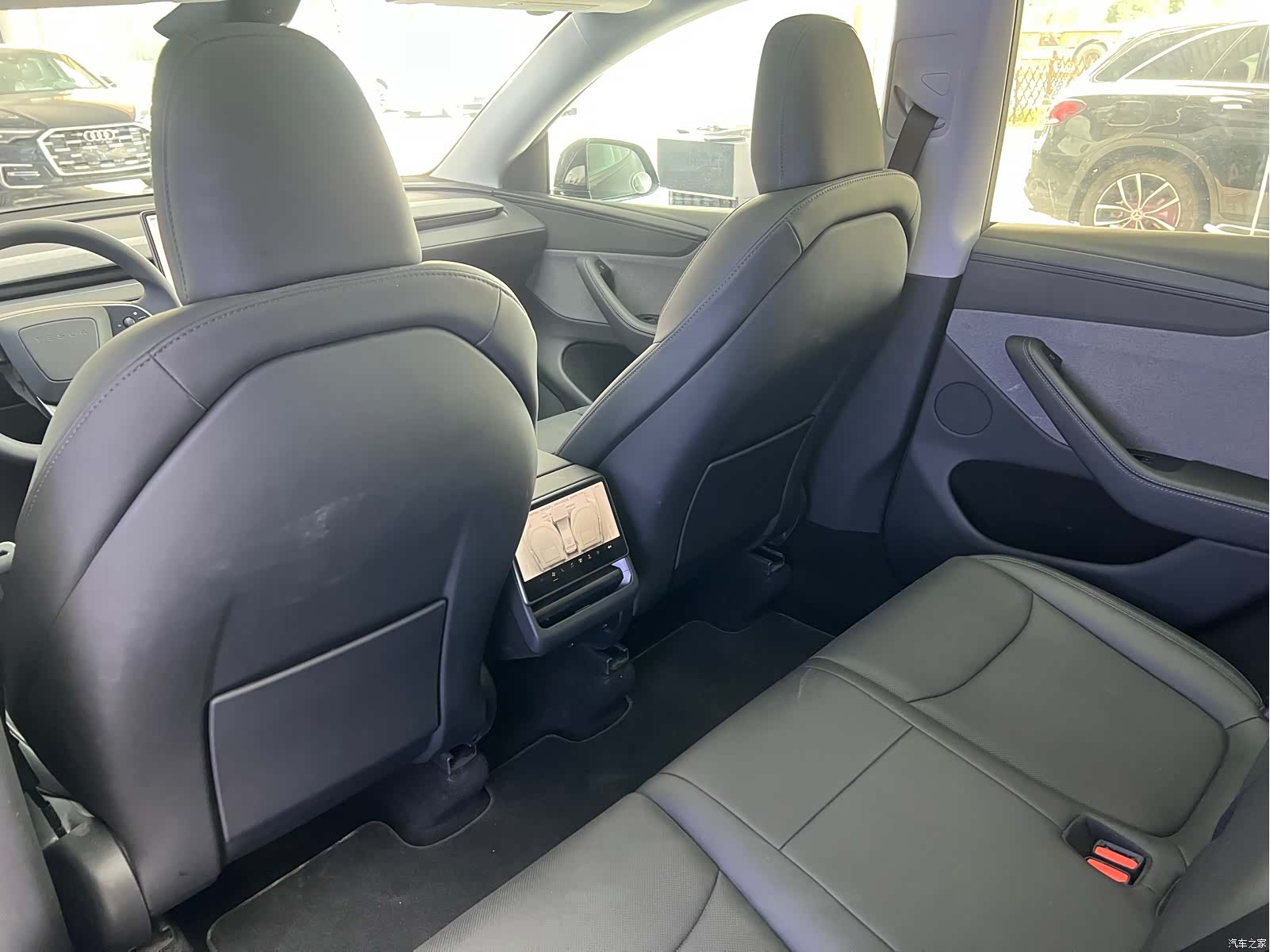 Tesla Model Y, 2025 все фото