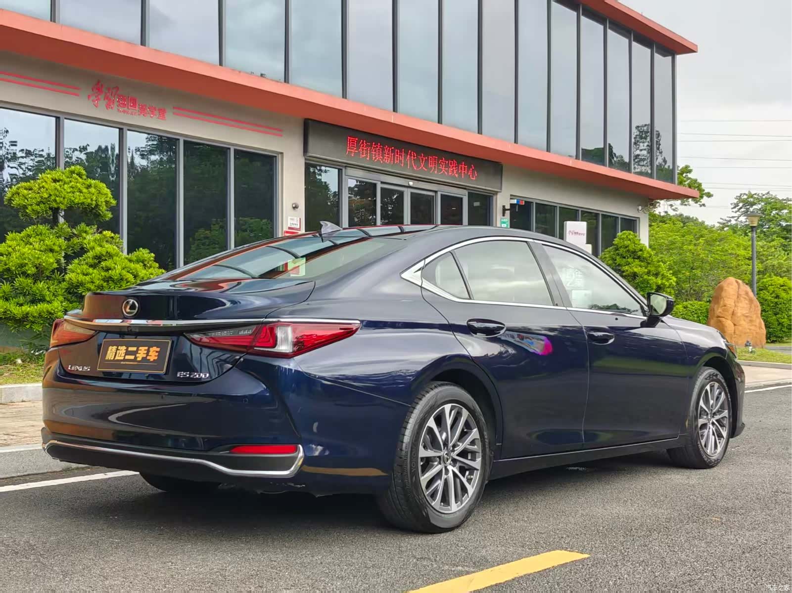 Lexus ES, 2024 4