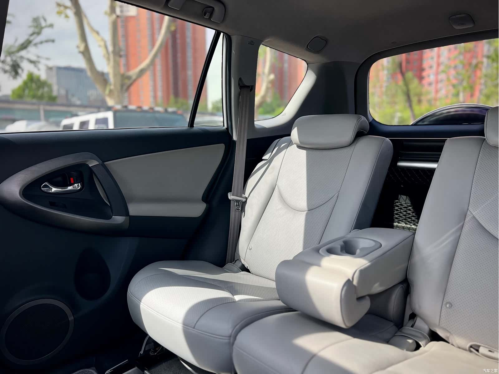 Toyota RAV4, 2010 31