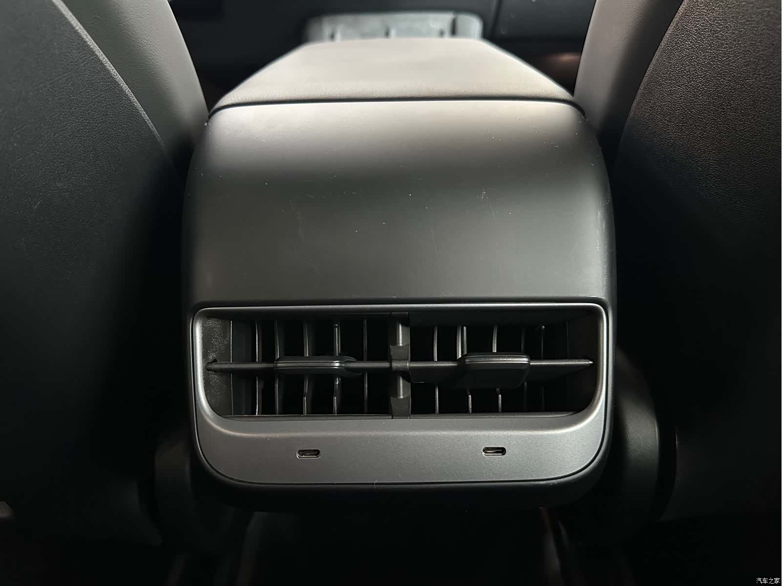 Tesla Model Y, 2024 18