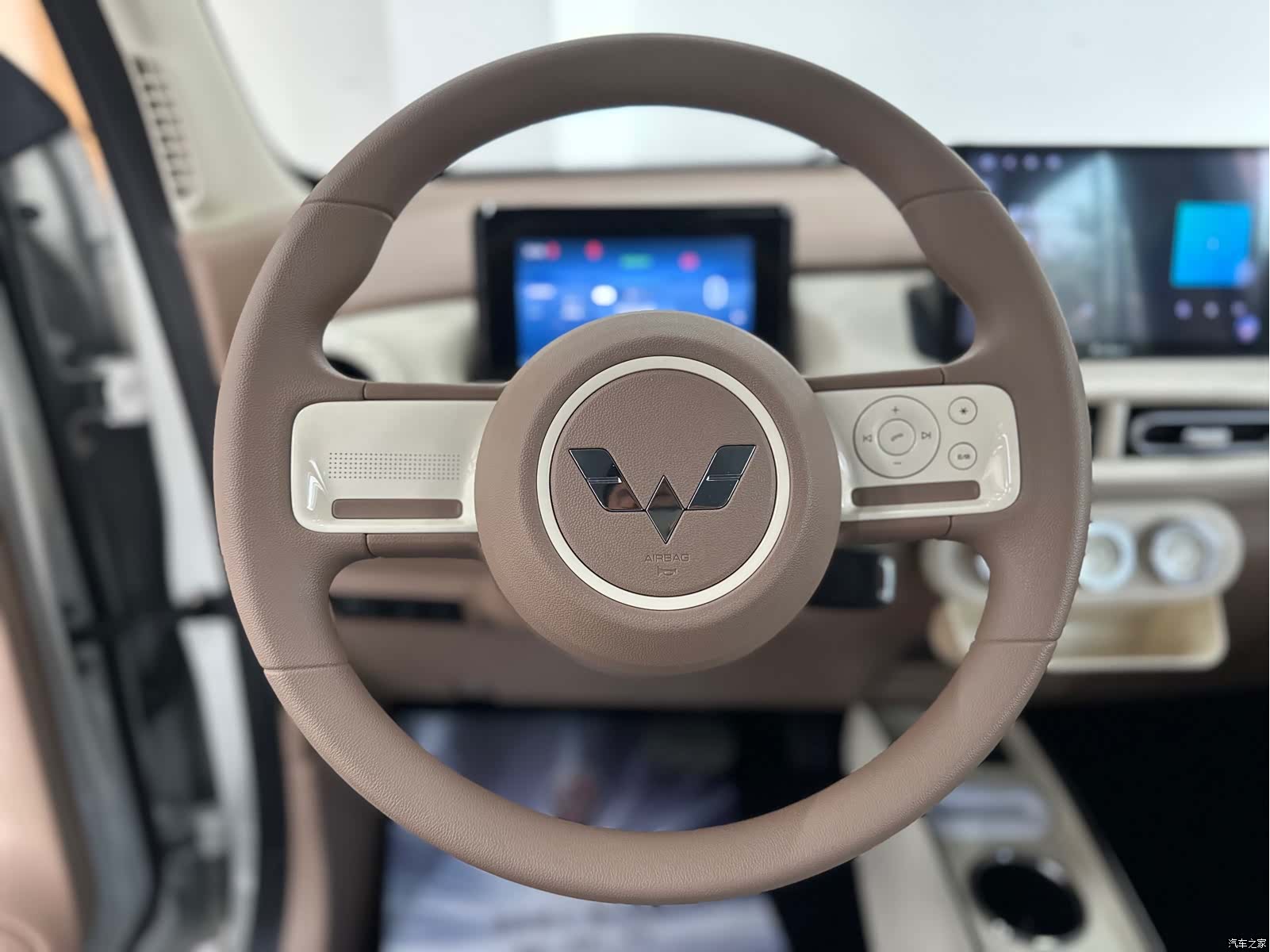 Wuling MINIEV, 2025 9