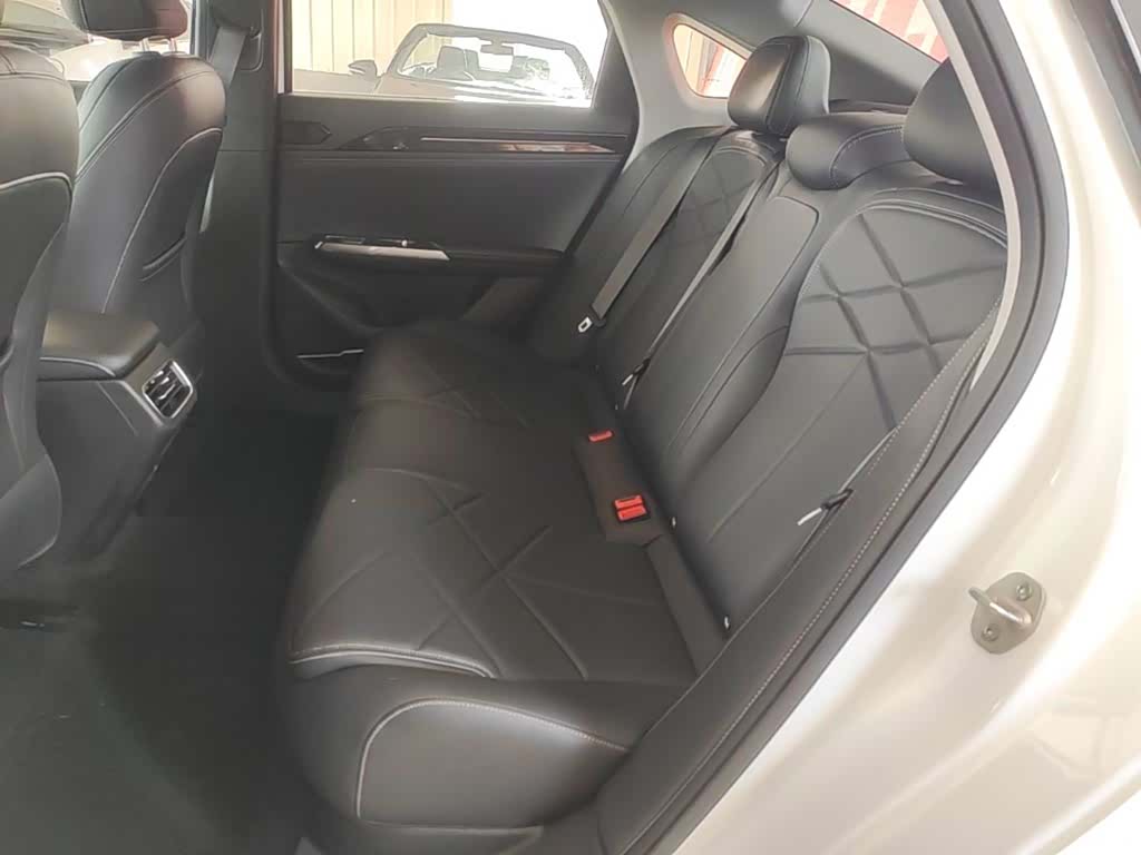 Geely Galaxy L6, 2024 17