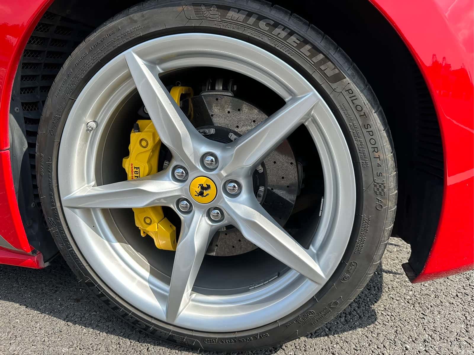 Ferrari 488, 2017 13