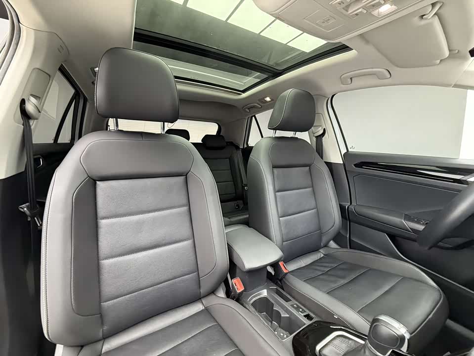 Volkswagen T-ROC exploring Songs