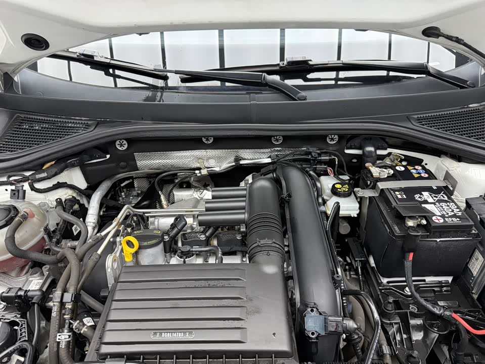 Volkswagen T-ROC exploring Songs