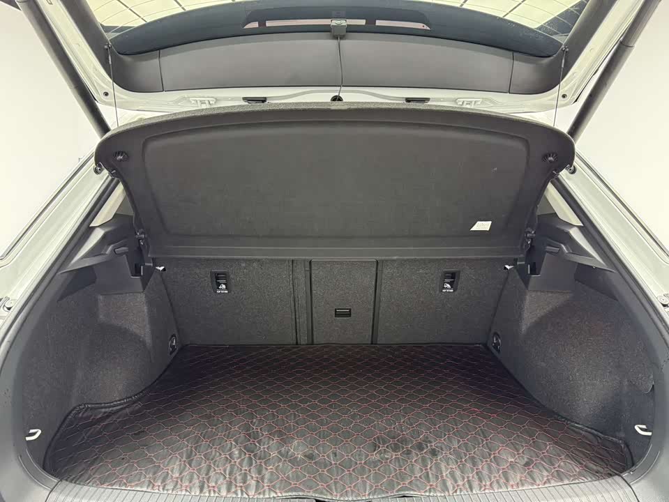 Volkswagen T-ROC exploring Songs