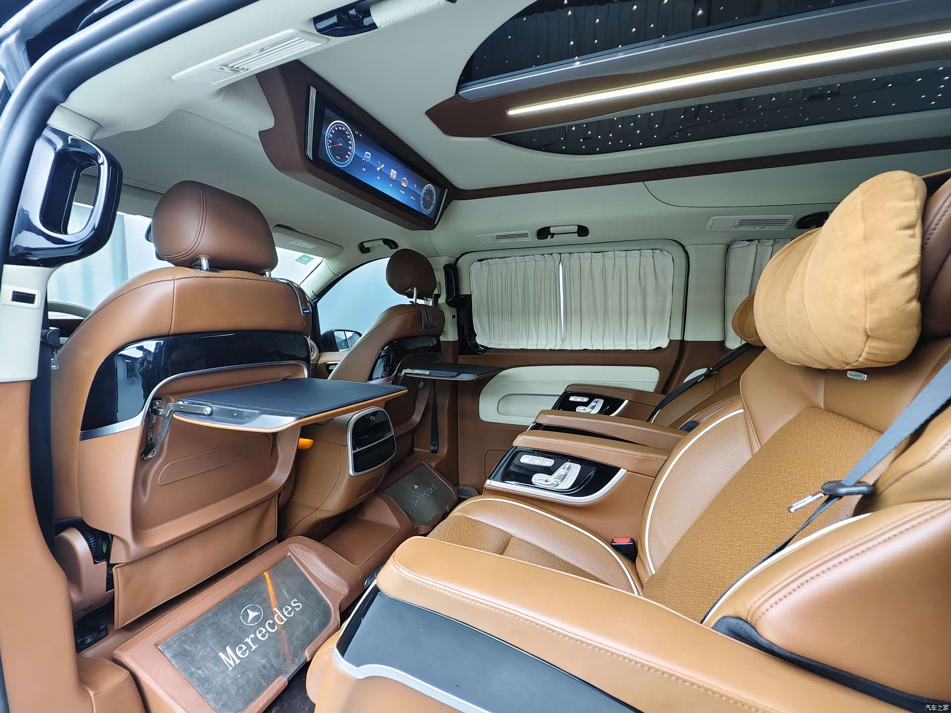 Mercedes-Benz 7, 2023 13