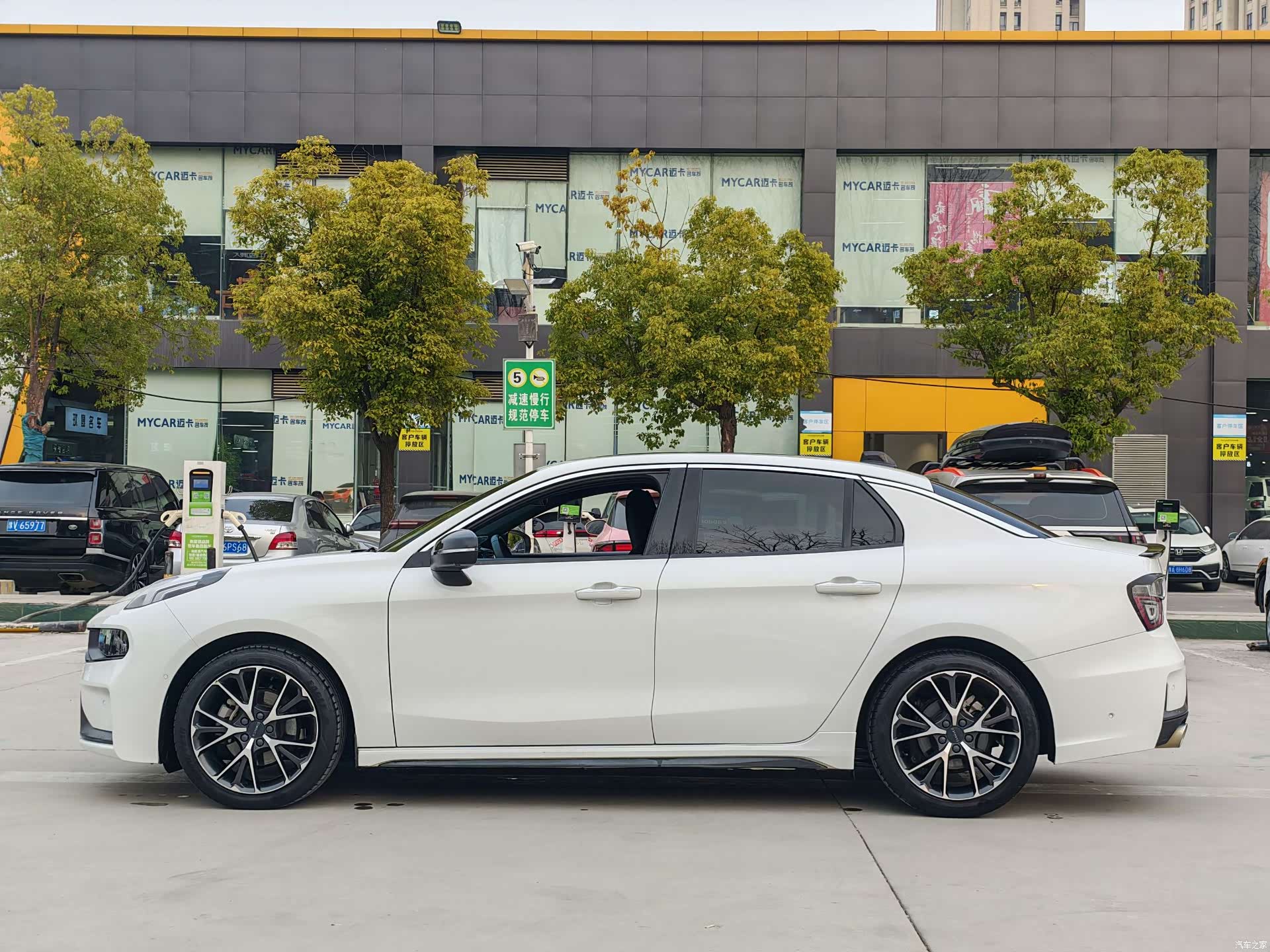Lynk & Co 01, 2020 все фото