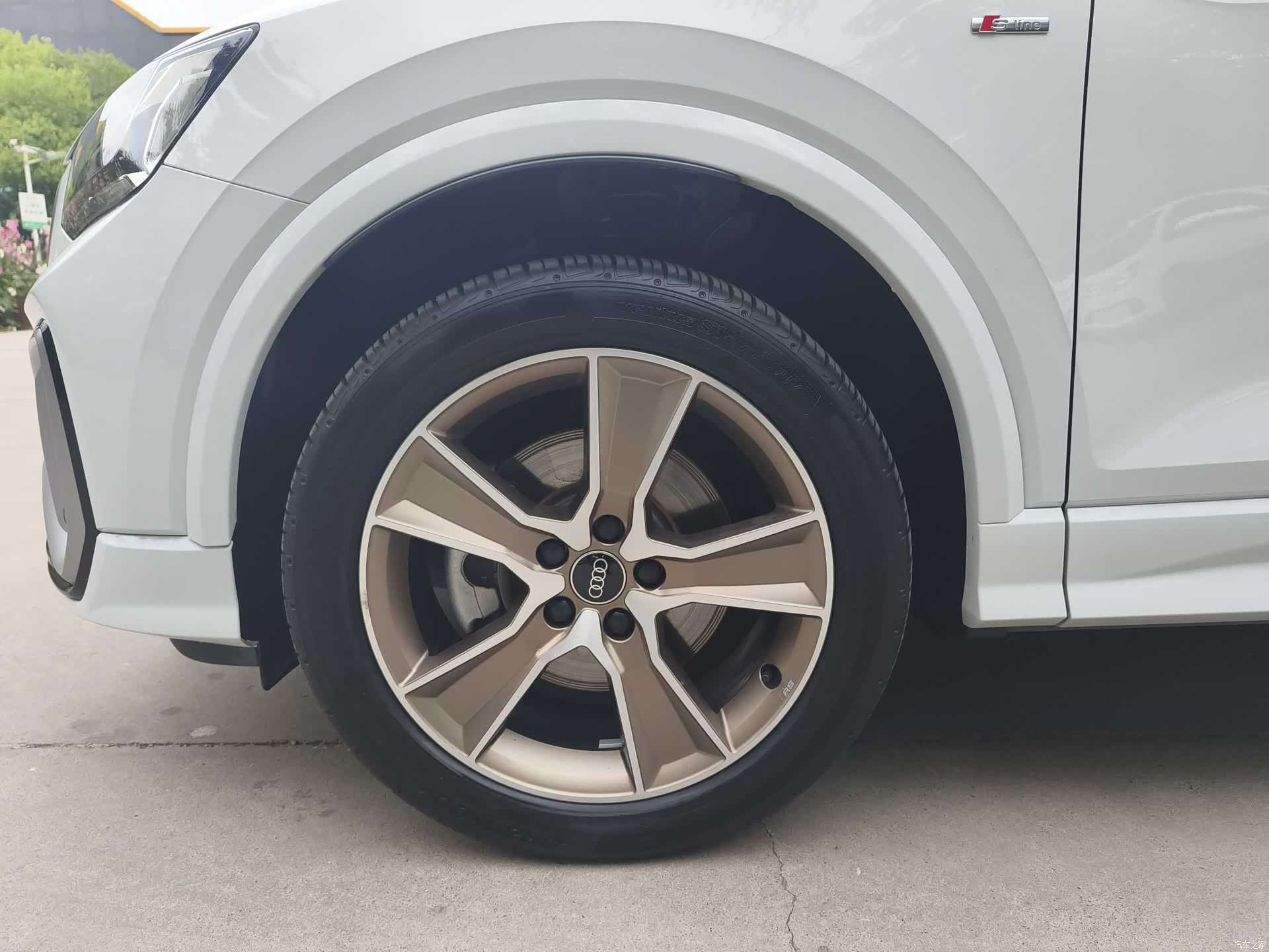 Audi Q2L, 2024 все фото