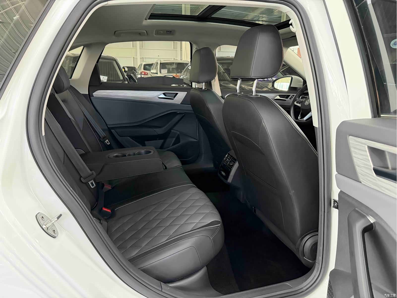 Volkswagen Sagitar, 2022 15