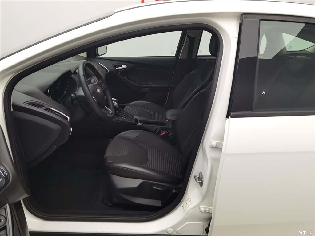 Ford Focus, 2018 10