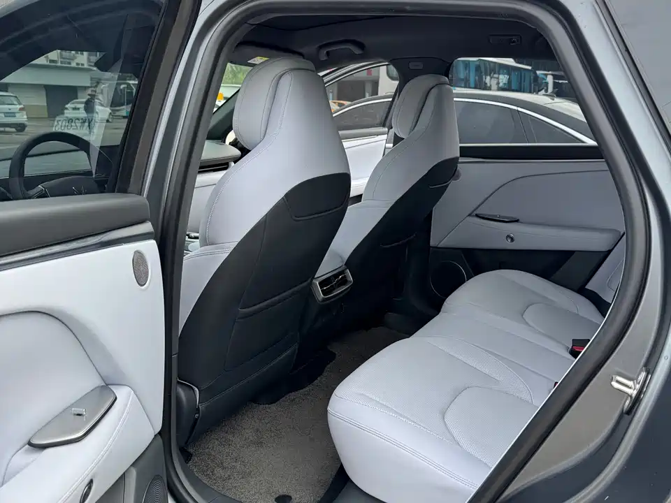 ARCFOX Polar Fox Alpha T5