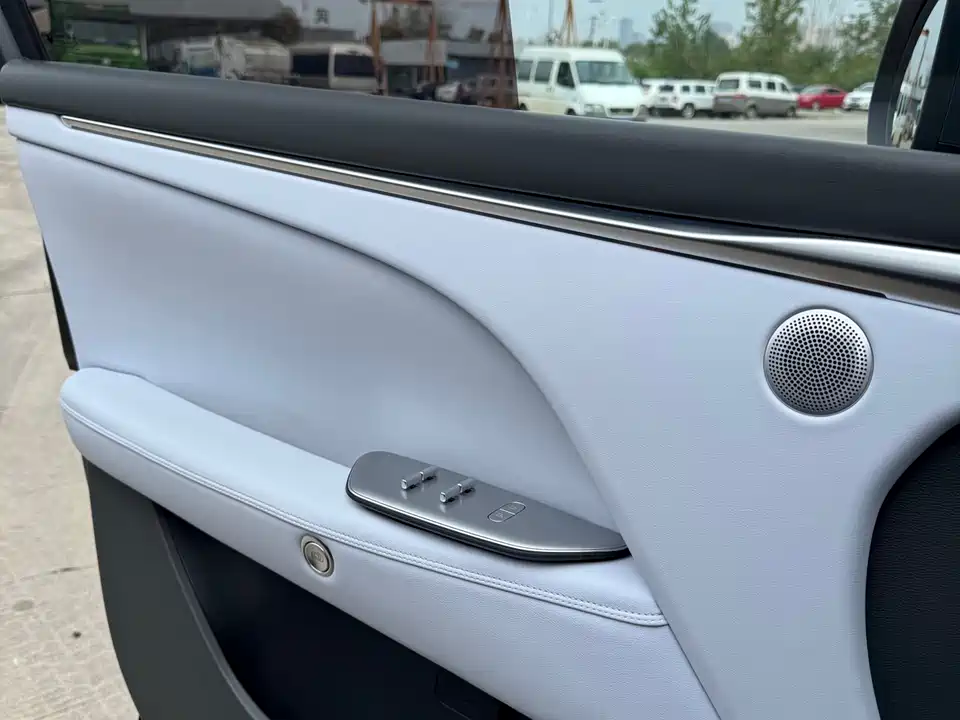 ARCFOX Polar Fox Alpha T5