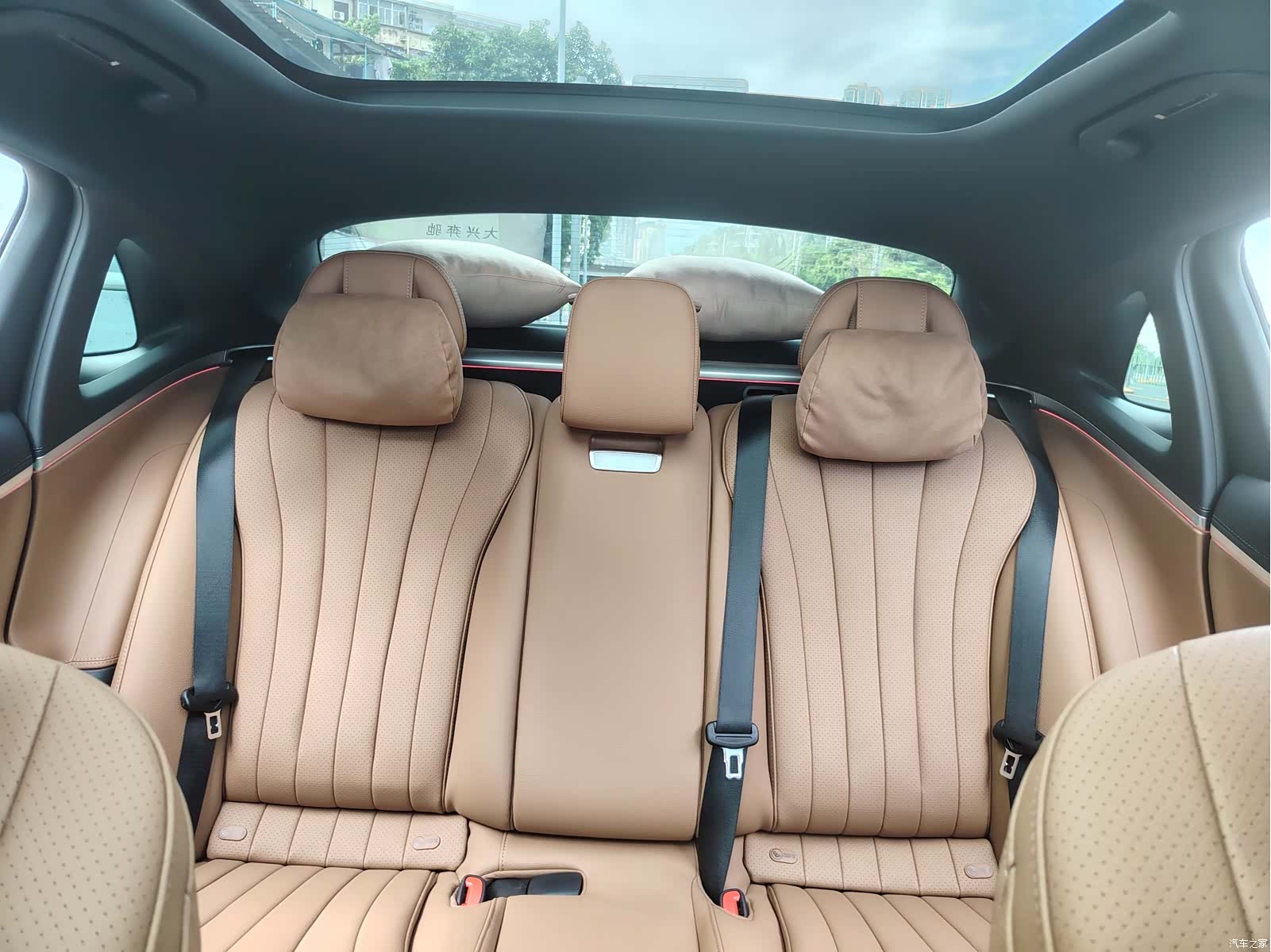 Mercedes-Benz E-Class, 2025 13