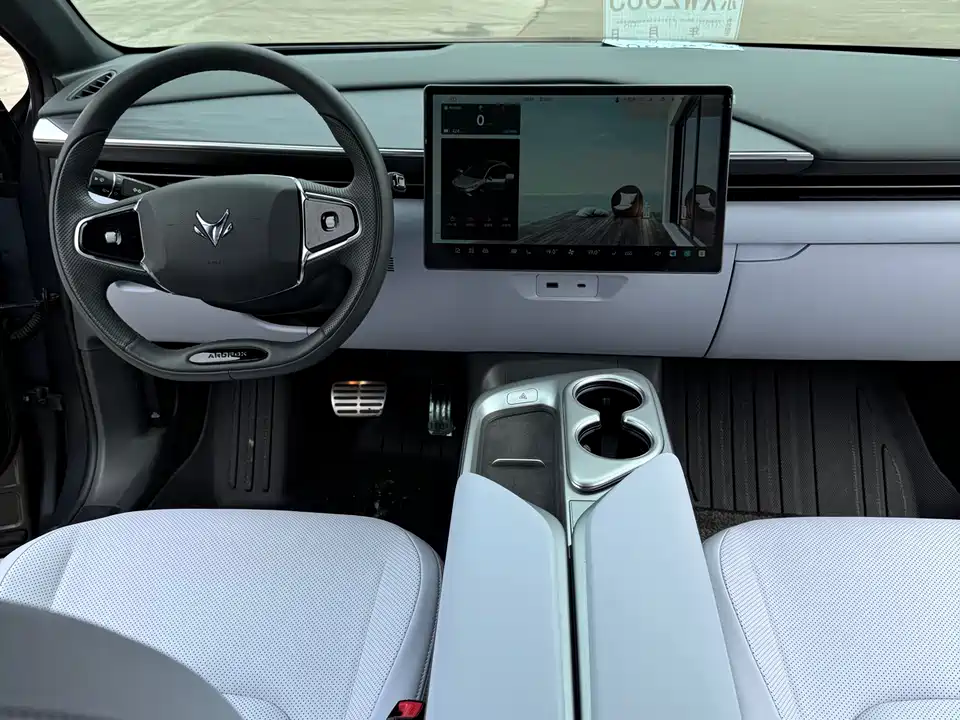 ARCFOX Polar Fox Alpha T5