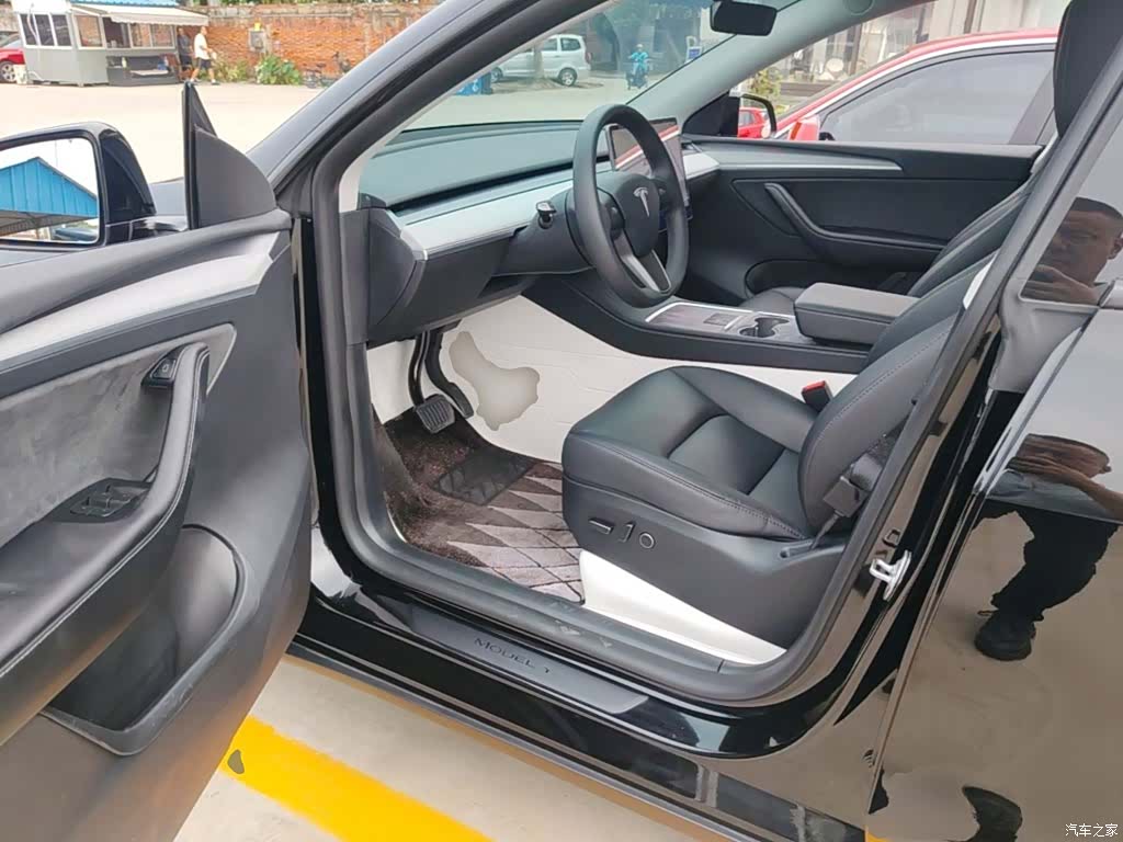 Tesla Model Y, 2024 16